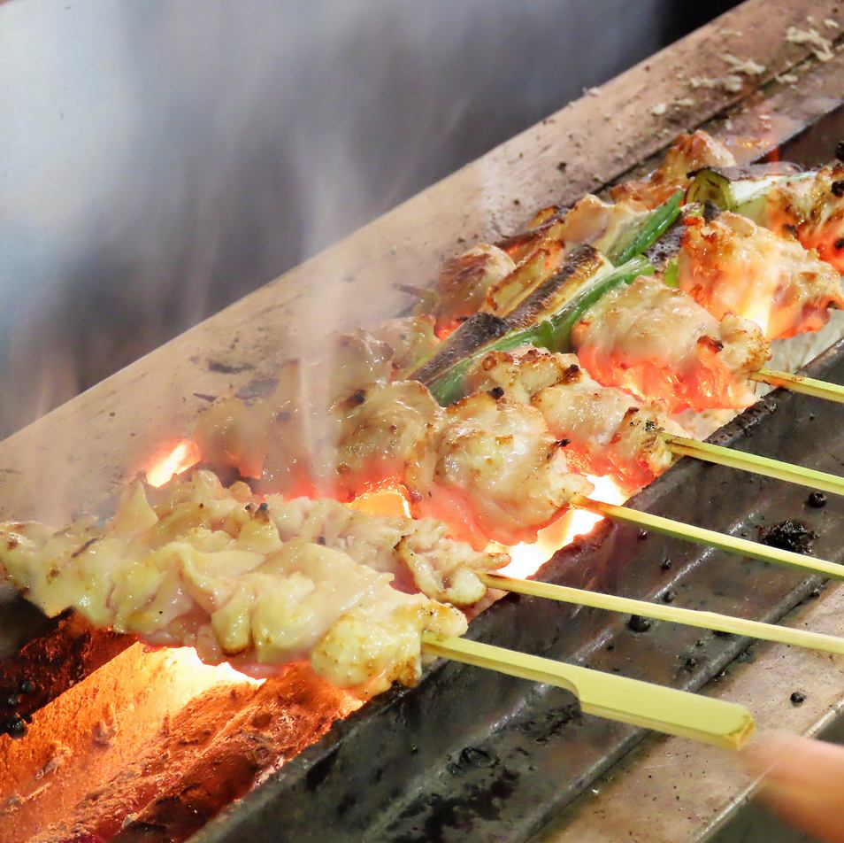 店内で仕込んだ焼き鳥や串を当店自慢の「バカタレ」に！