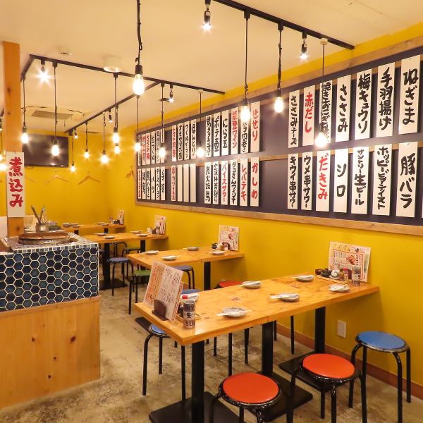 【テーブル席】最大2～4名様までご利用いただけるテーブル席。 普段日使いから女子会、飲み会・宴会・接待、デートなどいろいろなシチュエーションでご利用いただけます。