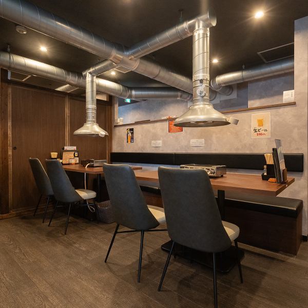 駅から近いので待ち合わせにも便利な立地にございます◎シックな空間で贅沢な焼肉を囲み、家族団らんのひとときをお過ごしください♪カウンターやテーブル席のほか、足を伸ばして寛げるお座敷の個室をご用意しております。ぜひ当店の自慢の焼肉を、心ゆくまでご堪能くださいませ。