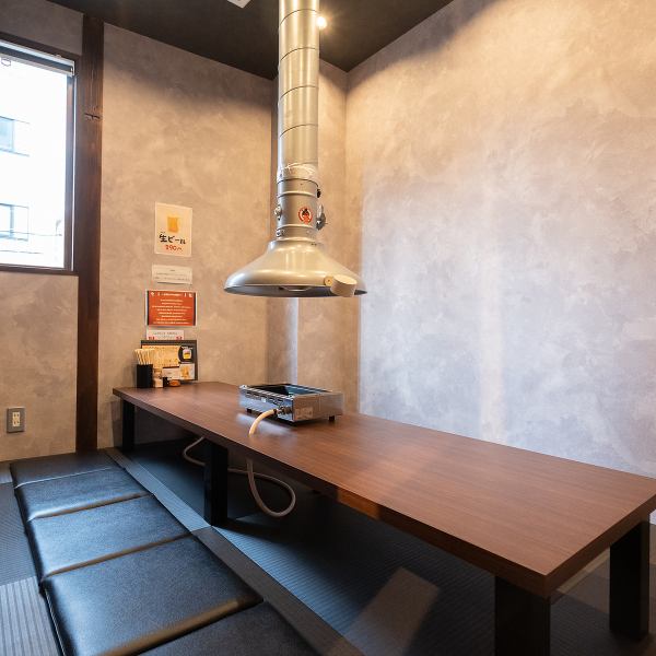 当店は、プライベートを重視したお座敷の完全個室を完備しており、足を伸ばしてゆったりと寛げます。お子様連れのお客様や、周りを気にせず落ち着いた雰囲気の中でお食事を楽しみたい方に最適です♪心温まるサービスと美味しい焼肉で、癒やしのひとときをご提供します。