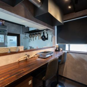 カウンターは2席ご用意ございます。