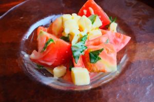 牛タンチップスのシーザーサラダ