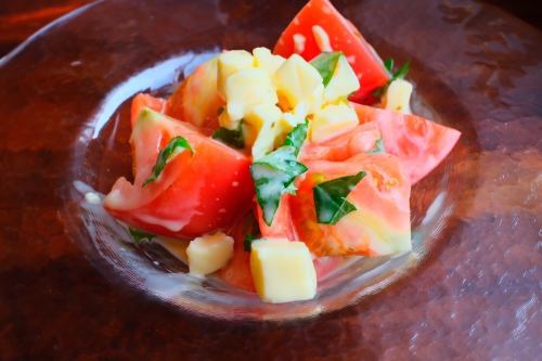 牛タンチップスのシーザーサラダ