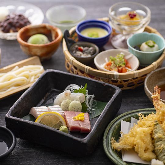 [Lunch only] Matcha anmitsu included! Flower basket and tempura sashimi set