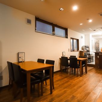 【4名テーブル×4席】