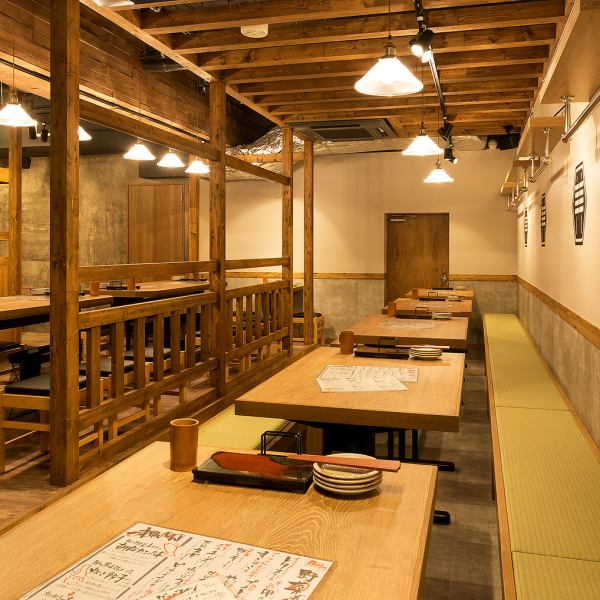 少人数向けに、ゆったりと落ち着いたテーブルのお席をご用意もございます。当店では産地直送朝採れ野菜使用の野菜巻き串、博多名物の胡麻さば、炊き餃子も楽しめます！お料理をより多くのお客様にご堪能いただく為にお得なお値段でご提供致します。是非他のお店とは違う味をお愉しみください。