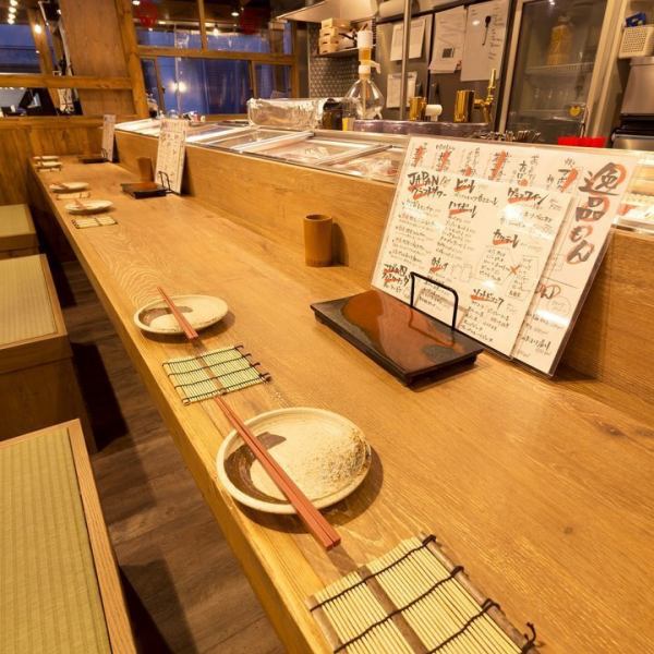 店内はカウンターのお席もご用意しております。職場の同僚とご利用して頂くも良し、大切な人とご利用して頂くこともおすすめです。落ち着いた和モダンなお座席を、どうぞお楽しみ下さい。お得なクーポンや特典もご用意しておりますのでご利用ください。