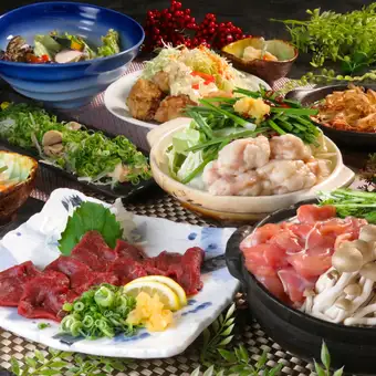 【재생 “연말” 통일 냄비 첨부 코스] 말고기 찌르기/3종으로부터 선택할 수 있는 냄비 등 전 8품《2H 음료제부 첨부》5,000엔
