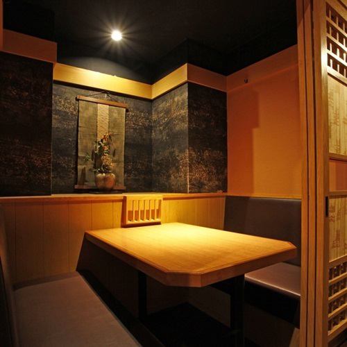 【2名様～完全個室でご案内】完全個室は2名/4名/6名/8名/10名/20名/30名/40名/50名/最大100名様まで★2名様～個室にてご案内致します♪接待、宴会、カップル、友人同士、合コン、家族での集まりなど、さまざまなシーンに利用できます。