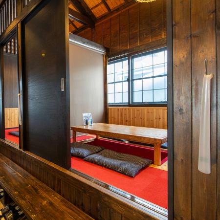 Both horigotatsu seats and table seats are available in private rooms.