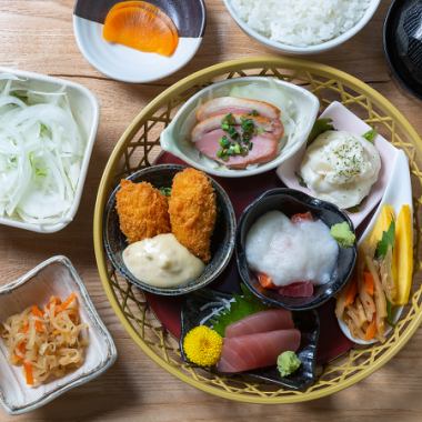"일본식 바구니 어전"일본식 자랑의 회는 물론, 조금씩 다양한 요리를 즐길 수있는 바구니 어전은 인기 메뉴입니다!