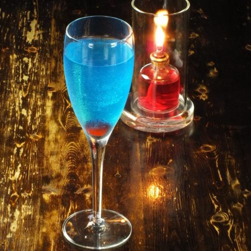 Perfect for important anniversaries, dates, and girls' nights out.Authentic cocktails that use a variety of liqueurs and are particular about taste and appearance.