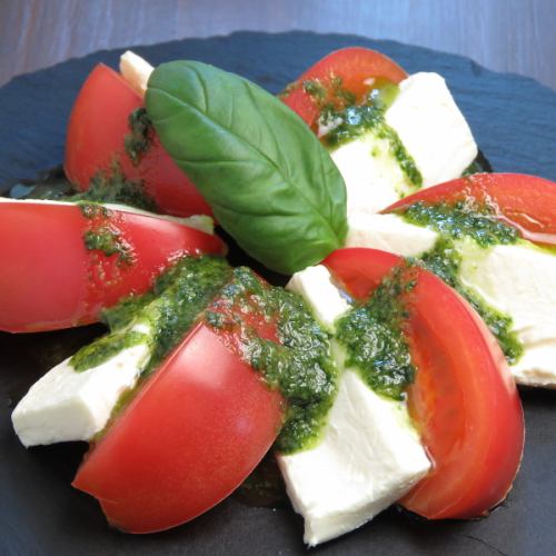 Tomato and cream cheese caprese style