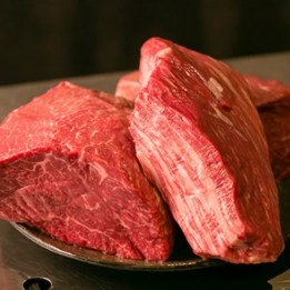 【共8道菜品】铁板烧2道+肉类3道！量足☆汉方和牛品尝套餐4,400日元♪