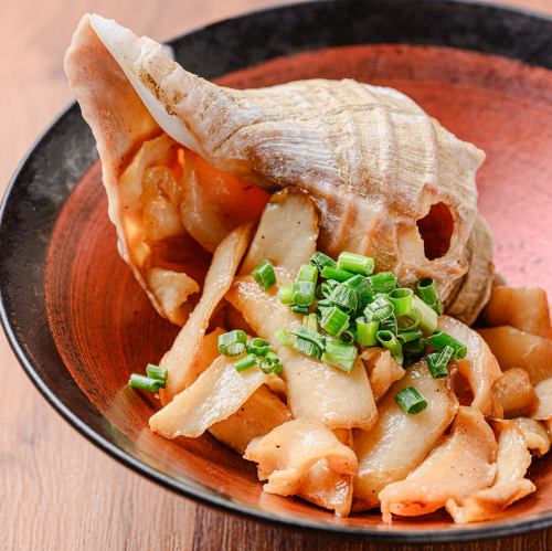 羅臼産つぶとエリンギのガーリックバター炒め