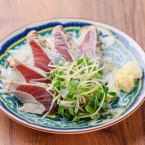 薬味たっぷり鰹のタタキ