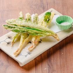 Tempura of wild garlic