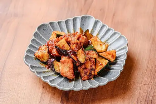 ザンギと夏野菜の麻辣ソース