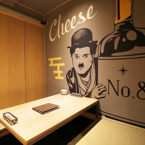 All seats are equipped with Kotatsu Hori private room seats where you can take off your shoes and finish up ☆ 9 private rooms are decorated by designers ♪ We can accommodate banquets for up to 30 people.Inside the store, you can see the hidden Chaplin that is familiar to fans of "Cost Bistro Cheese Plus"! It is the official character behind Cheese Plus that has been supporting us since the first store ♪ Please look for it ☆