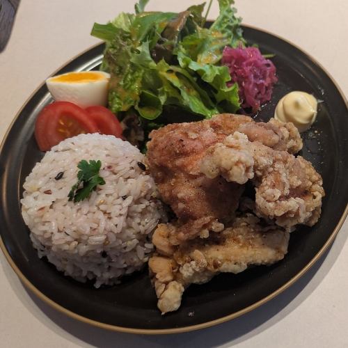 16穀米のワンプレートランチ