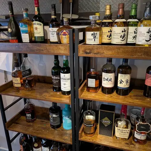 세계 위스키가 모이는 선반