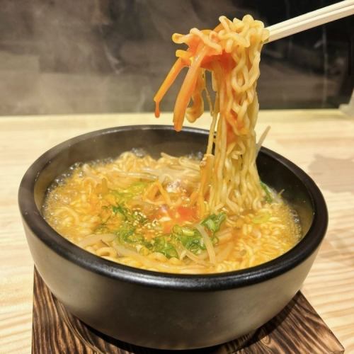 Stone grilled special spicy ramen (spicy)