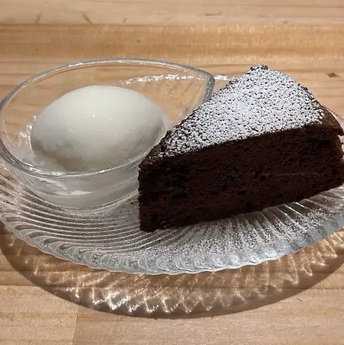 自家製チョコレートケーキ【旨いミルクアイス付き】