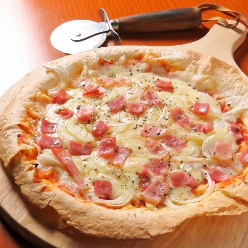 Flammkuchen with bacon and onions