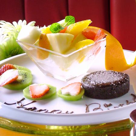 【周年纪念套餐5,500日元】8道菜品+甜点盘×2小时无限畅饮（气泡酒仅适合吐司）