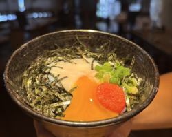 《そのままでもイケる!》炭香る温玉そぼろ丼