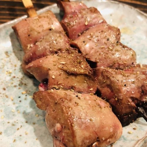 やんばるハーブ鶏とろレバー串　1本