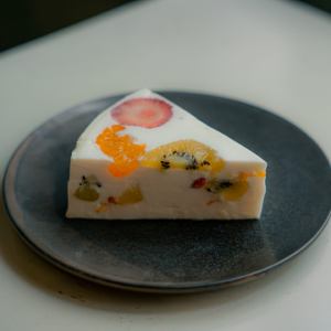 フルーツレアチーズケーキ