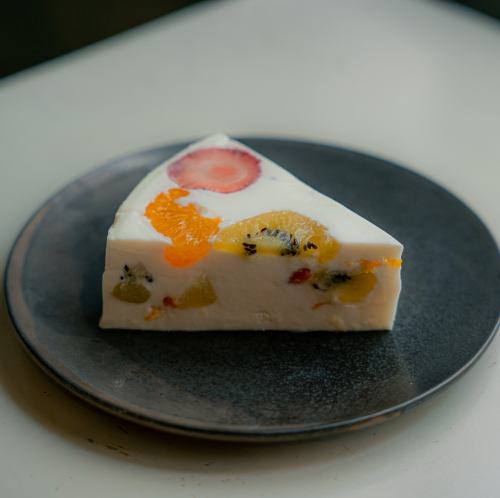 フルーツレアチーズケーキ