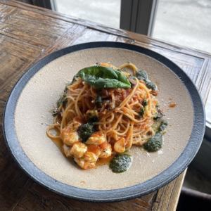Tomato sauce with basil and mozzarella