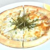 Japanese-style PIZZA with chirimen and perilla leaves