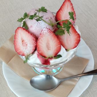 Mini strawberry parfait