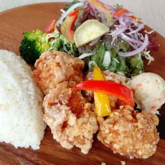 Fried chicken plate (with rice and soup)