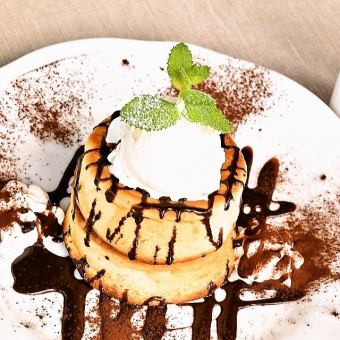 티라미수 맛의 초콜릿 팬케이크