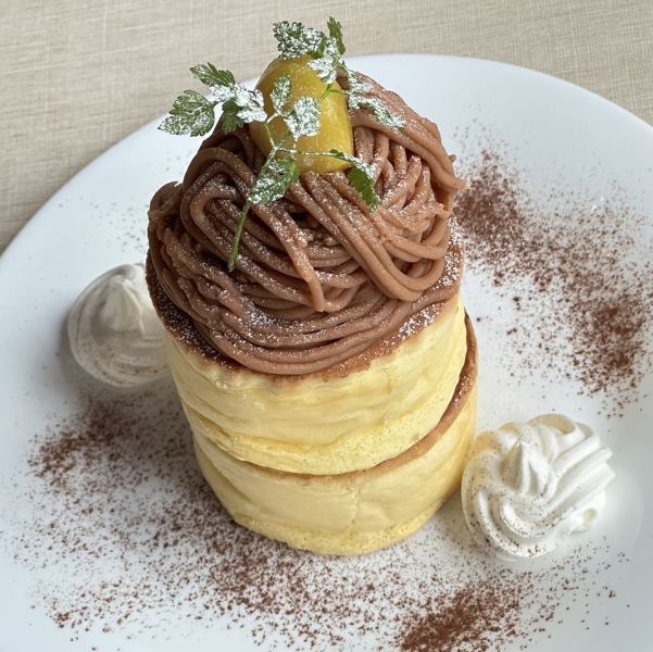 【季節限定スイーツ 】モンブラン風栗のパンケーキ