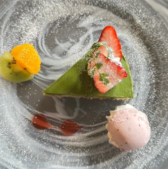 濃厚抹茶といちごのチーズケーキ