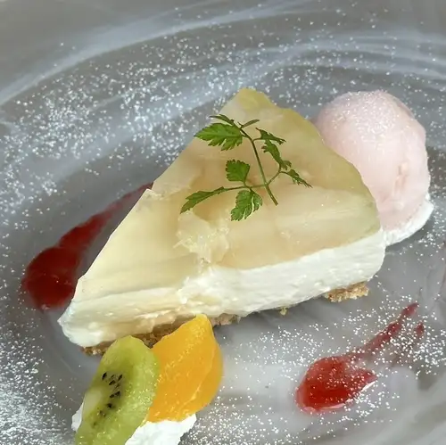 桃のレアチーズケーキ