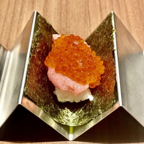 Salmon roe and green onion sushi dock
