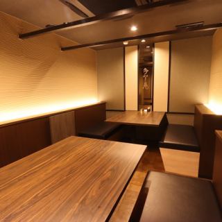 静かで上質な和空間が広がる個室は、接待や大切な人との特別なひとときに最適。周囲を気にせずゆっくり過ごせます。