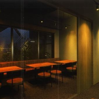 最大12名様までの個室宴会に対応いたします。プラベートを確保した個室席なので、周りを気にせずゆったりとお食事をお楽しみいただけます。会社宴会や友人とのお集まり・女子会など、様々なシーンでご利用いただけます。ご予約お待ちしております。