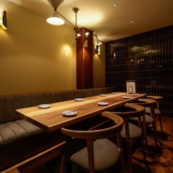 6名～最大10名様までの半個室宴会に対応いたします。プラベートを確保した個室席なので、周りを気にせずゆったりとお食事をお楽しみいただけます。会社宴会や友人とのお集まり・女子会など、様々なシーンでご利用いただけます。ご予約お待ちしております。