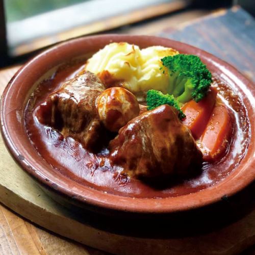 [Specialty] Melting Kuroge Wagyu Beef Stew・・・Comes with freshly baked homemade brioche bread or rice