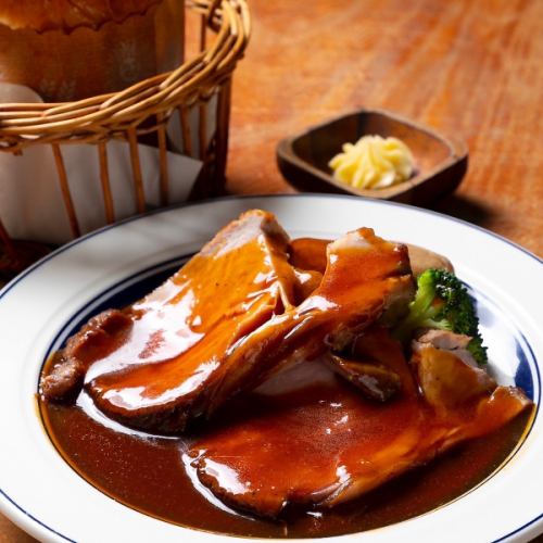 Thick-sliced roast pork with the finest demi-glace sauce・・・Comes with 1 freshly baked homemade brioche bread or rice