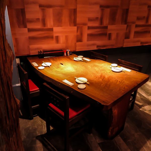 We offer table seats with warm wood-grained tables and chairs and indirect lighting, creating a calm atmosphere.Good location, 2 minutes walk from Kurosaki Station.Perfect for coming home from work or just having a chat ◎ Can be used for any occasion!