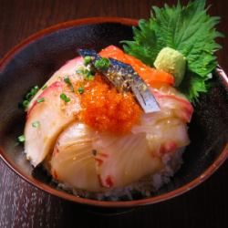 Bowl of rice topped with sashimi