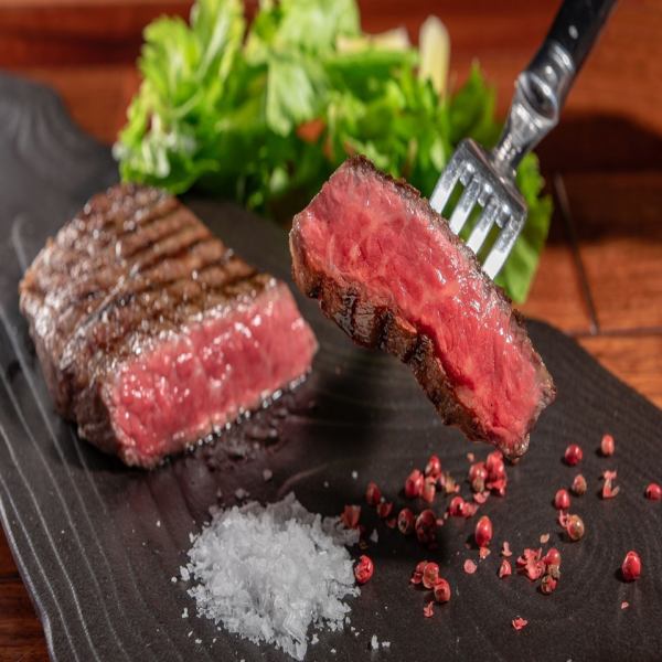 A bistro that mainly serves the highest quality Wagyu beef steak.We also have a wide selection of wine and whisky.